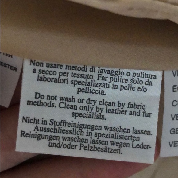 MaxMara leather jacket w/ruffle collar. Never worn - Picture 6 of 6